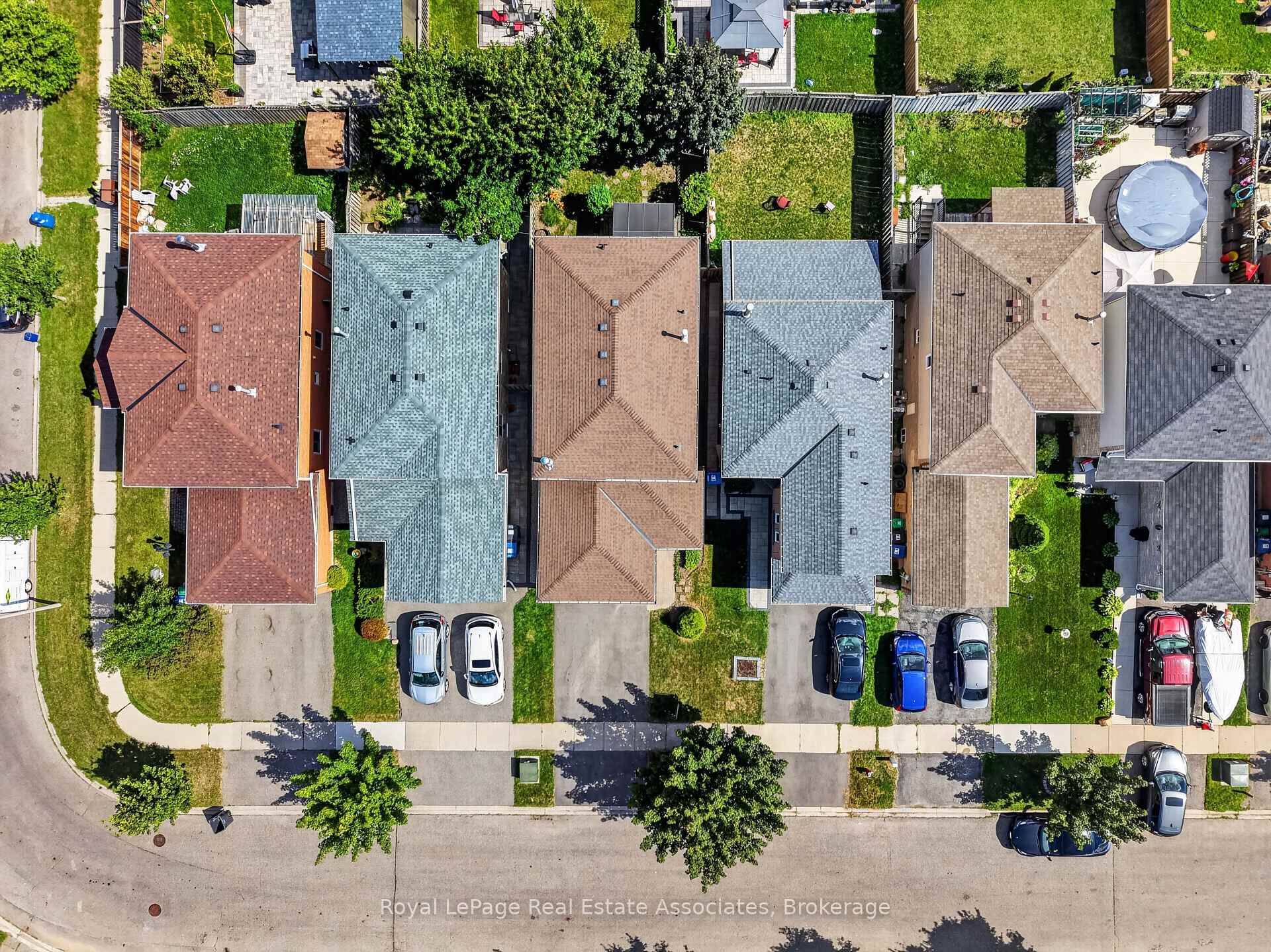 Photo 2 of 8 Horsham Street, Brampton, Brampton West — HOMEH