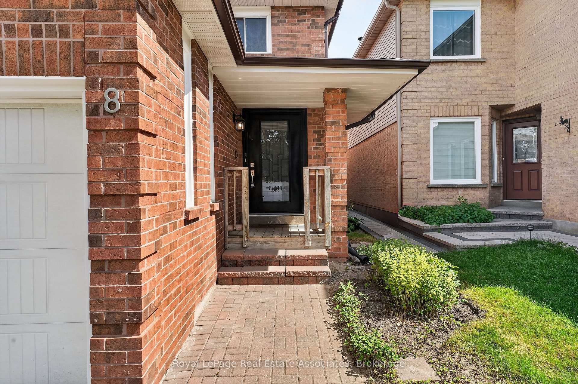 Photo 3 of 8 Horsham Street, Brampton, Brampton West — HOMEH