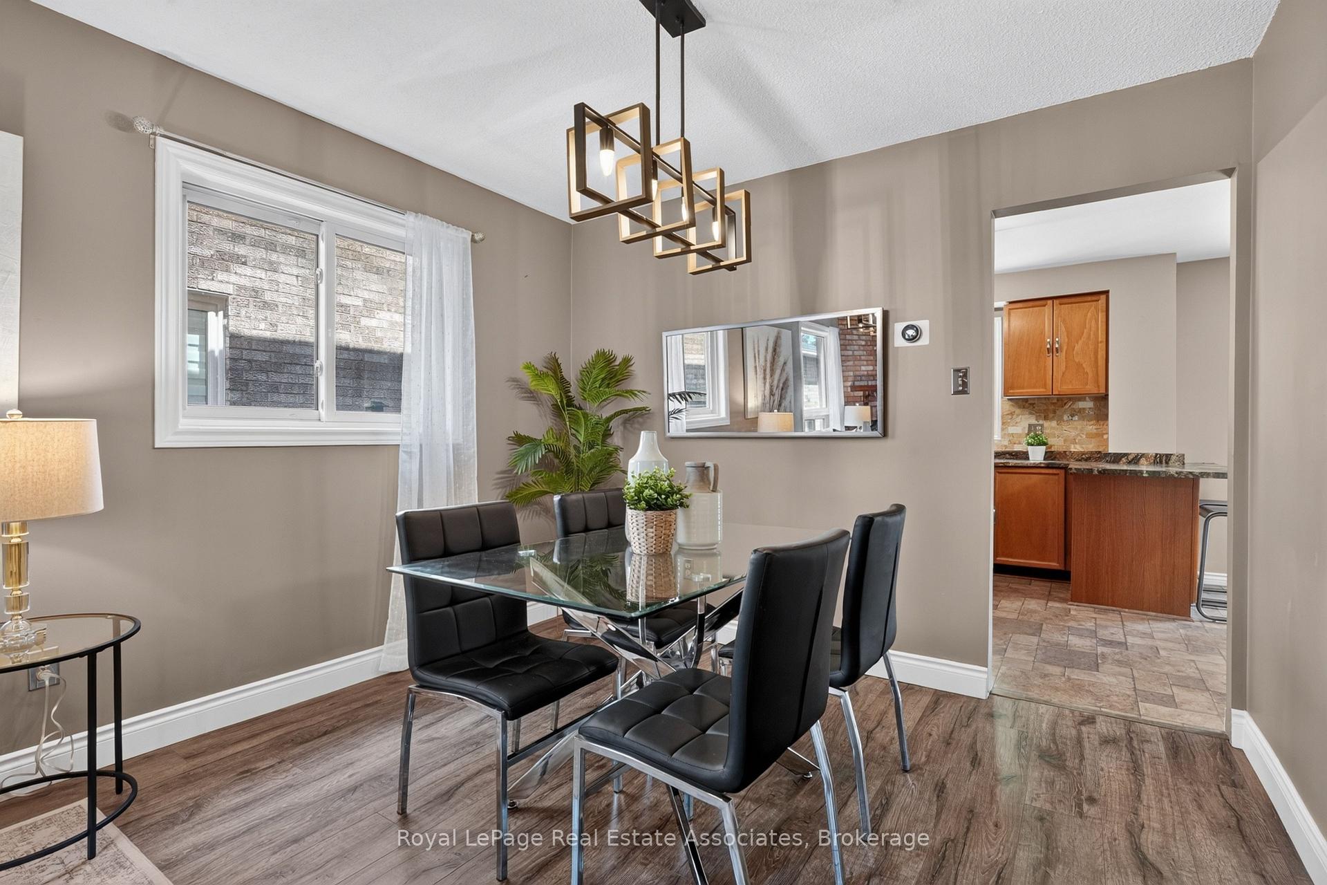 Photo 10 of 8 Horsham Street, Brampton, Brampton West — HOMEH