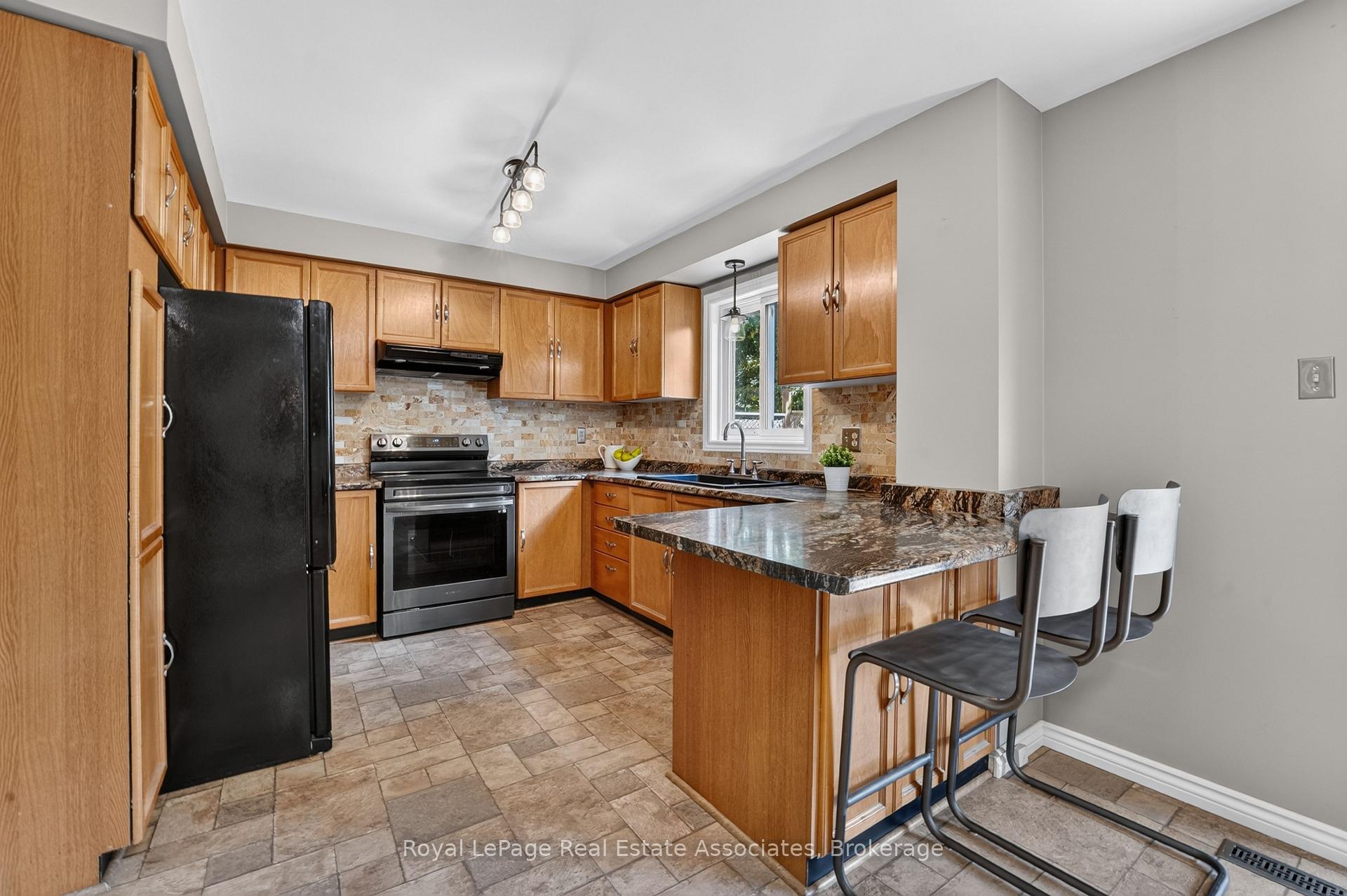 Photo 12 of 8 Horsham Street, Brampton, Brampton West — HOMEH
