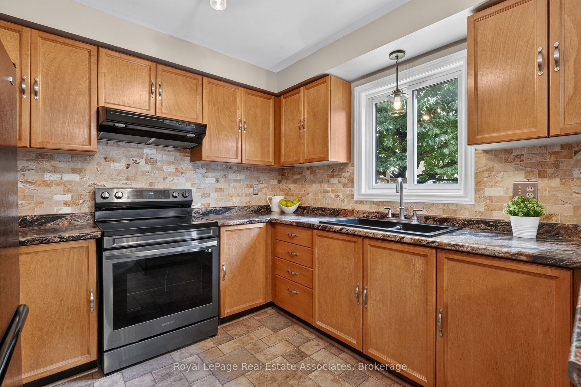 Photo 15 of 8 Horsham Street, Brampton, Brampton West — HOMEH