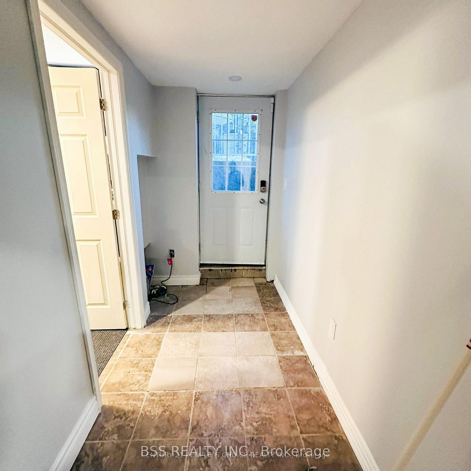 Photo 5 of 41 Coomer Crescent, Ajax, Central — HOMEH
