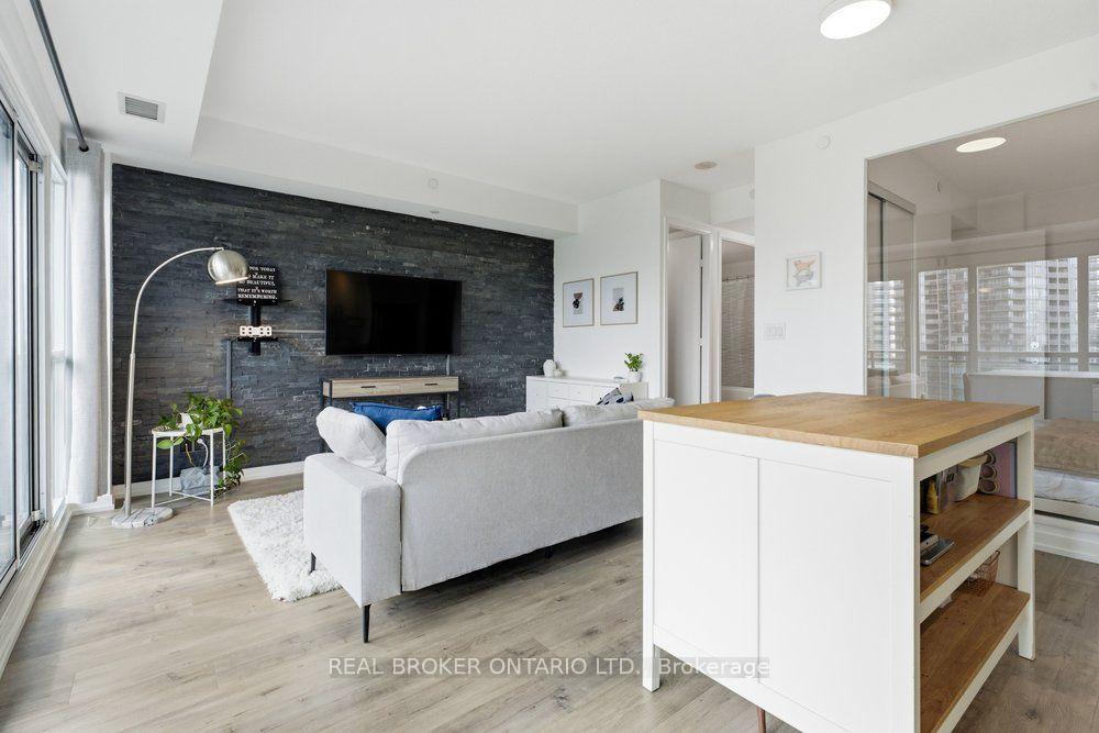 Photo 8 of Unit 825, 165 Legion Road N, Etobicoke, Mimico — HOMEH