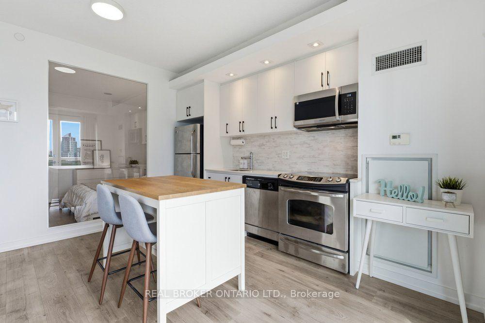 Photo 10 of Unit 825, 165 Legion Road N, Etobicoke, Mimico — HOMEH