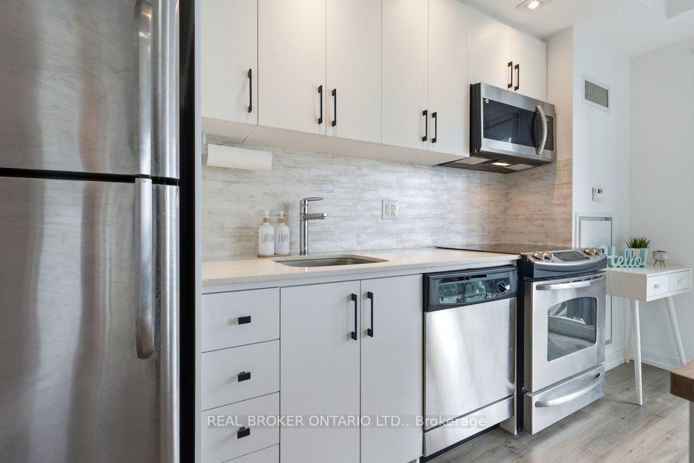 Photo 13 of Unit 825, 165 Legion Road N, Etobicoke, Mimico — HOMEH