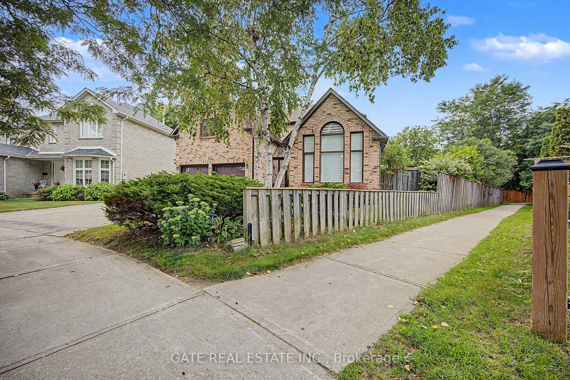 Photo 3 of 64 Morrison Crescent, Markham, Unionville — HOMEH