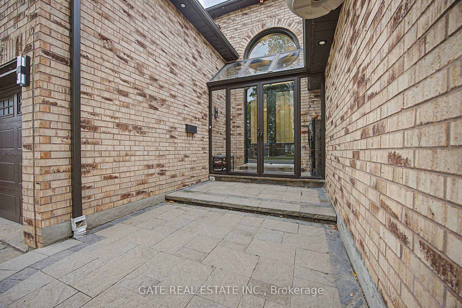 Photo 4 of 64 Morrison Crescent, Markham, Unionville — HOMEH