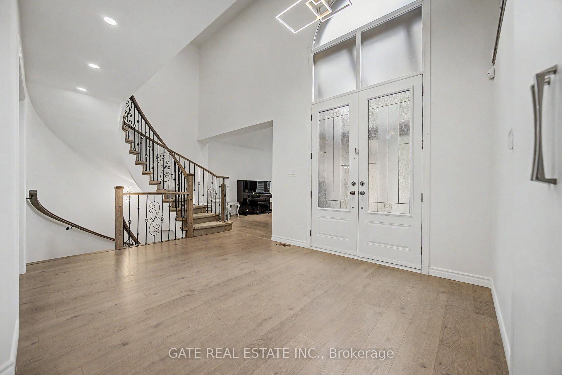 Photo 5 of 64 Morrison Crescent, Markham, Unionville — HOMEH
