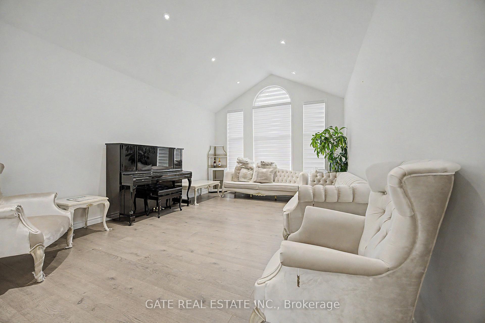 Photo 7 of 64 Morrison Crescent, Markham, Unionville — HOMEH