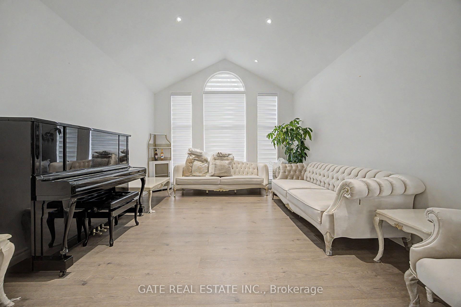 Photo 8 of 64 Morrison Crescent, Markham, Unionville — HOMEH