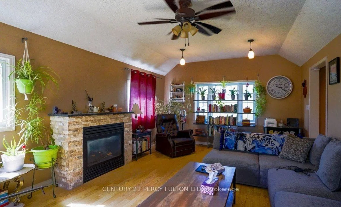Photo 5 of 1889 Taunton Road, Clarington, Rural Clarington — HOMEH
