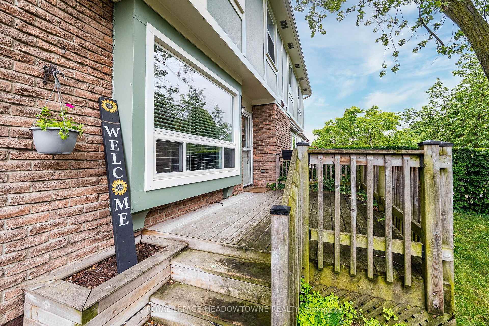 Photo 4 of 37 Salisbury Circle, Brampton, Brampton North — HOMEH