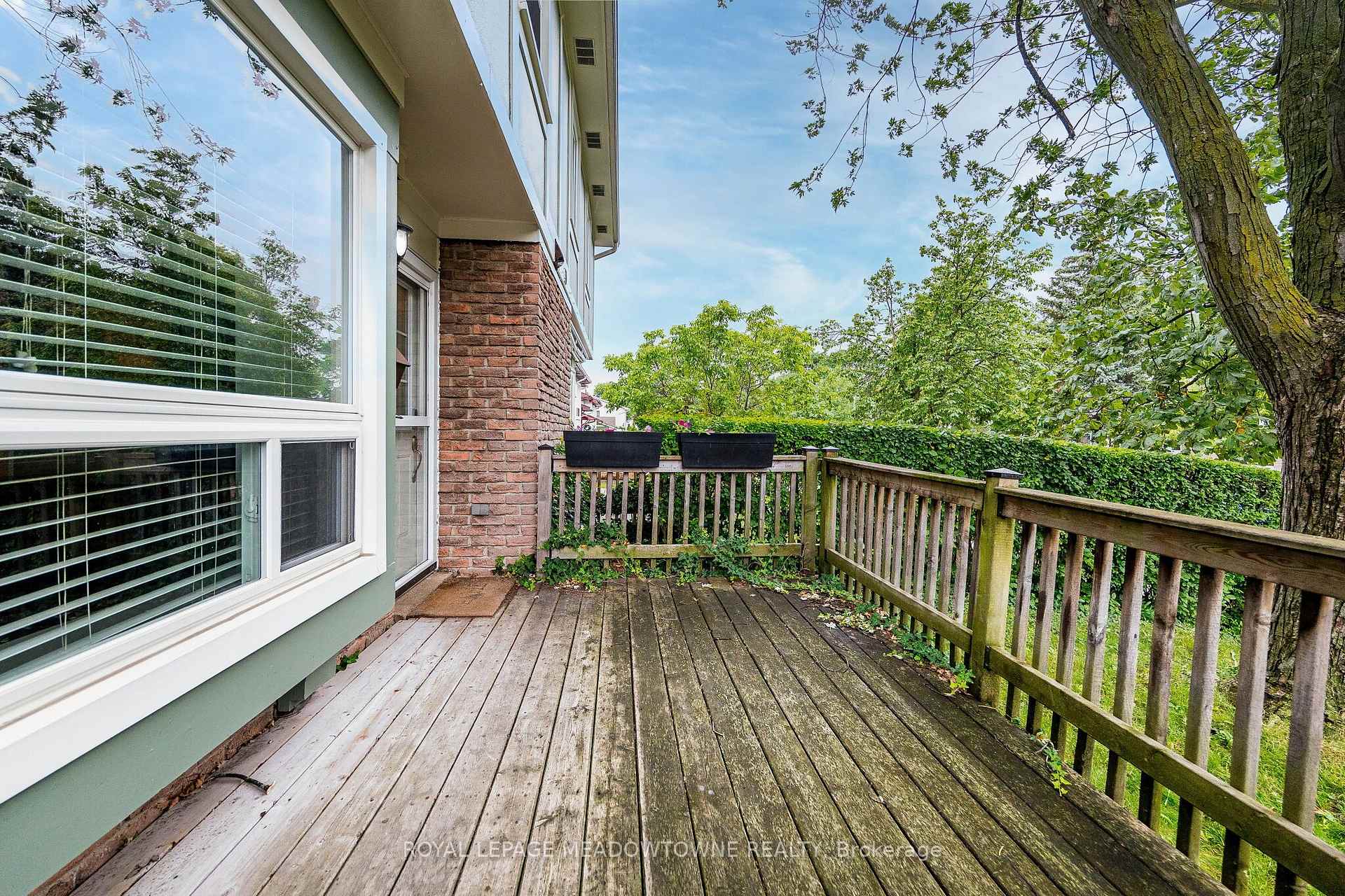 Photo 5 of 37 Salisbury Circle, Brampton, Brampton North — HOMEH