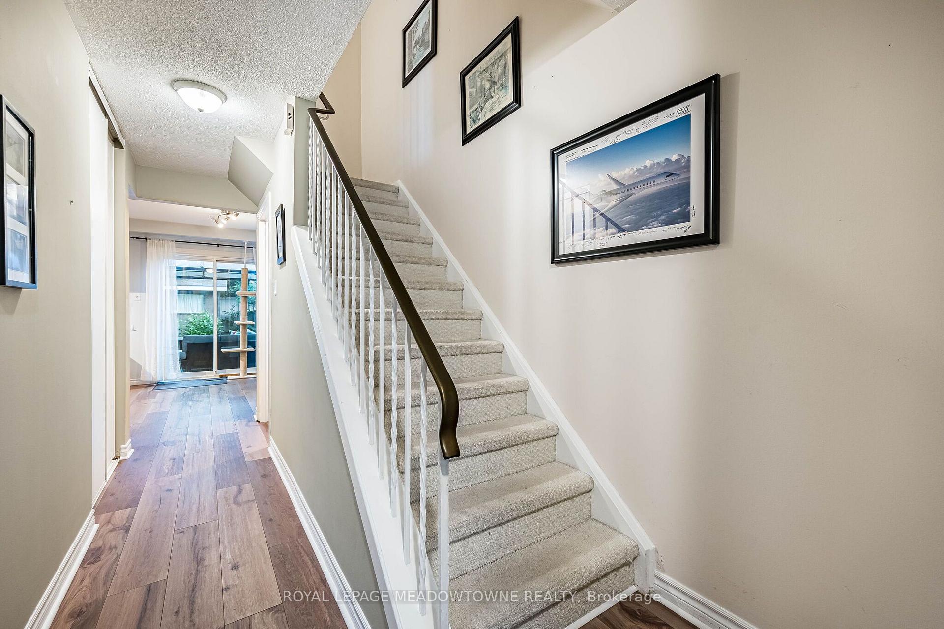 Photo 7 of 37 Salisbury Circle, Brampton, Brampton North — HOMEH