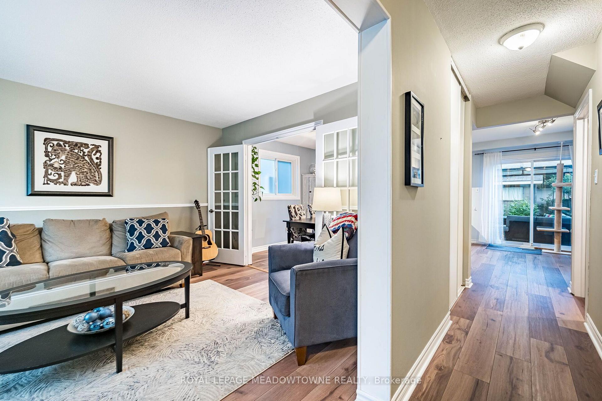 Photo 9 of 37 Salisbury Circle, Brampton, Brampton North — HOMEH
