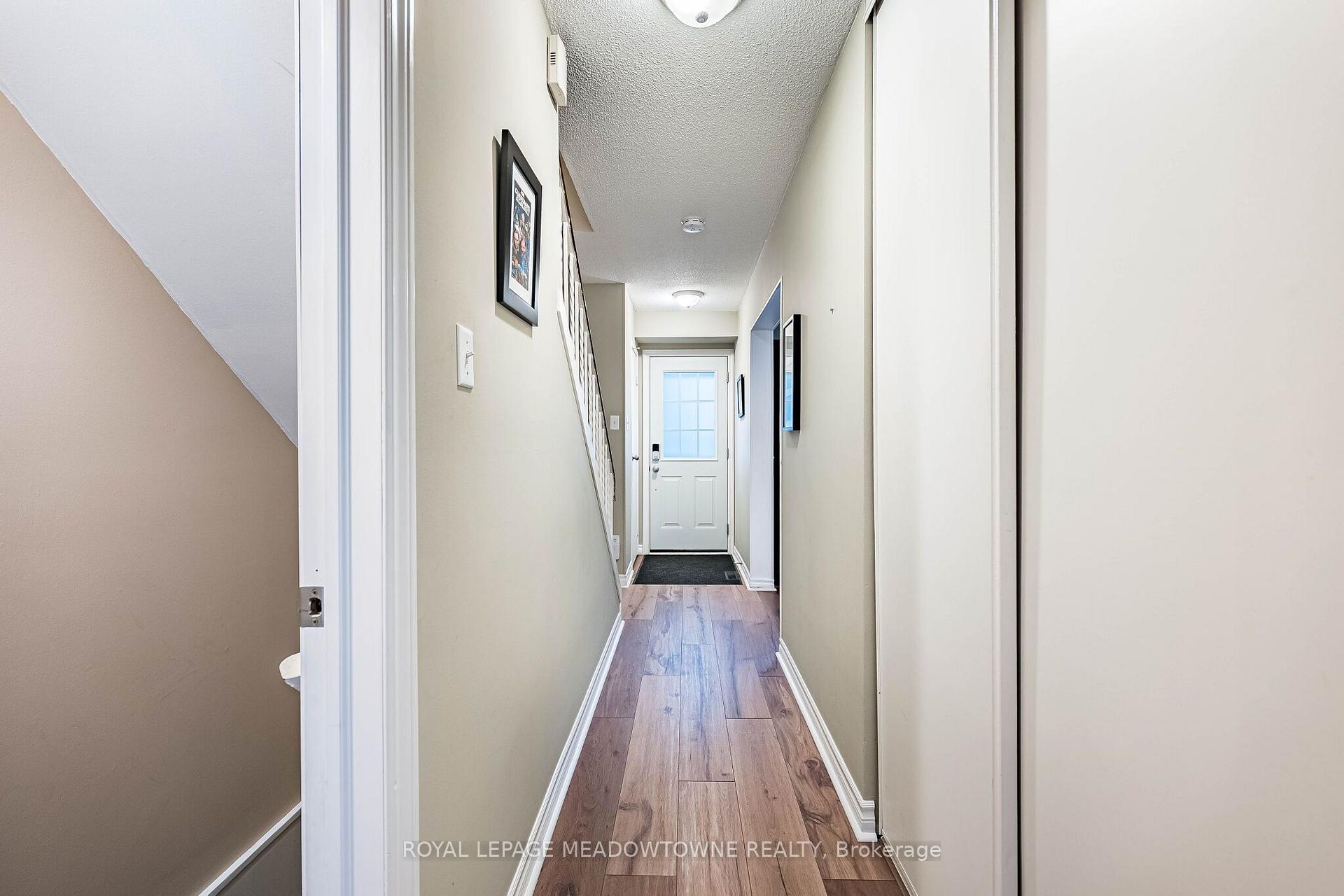 Photo 10 of 37 Salisbury Circle, Brampton, Brampton North — HOMEH