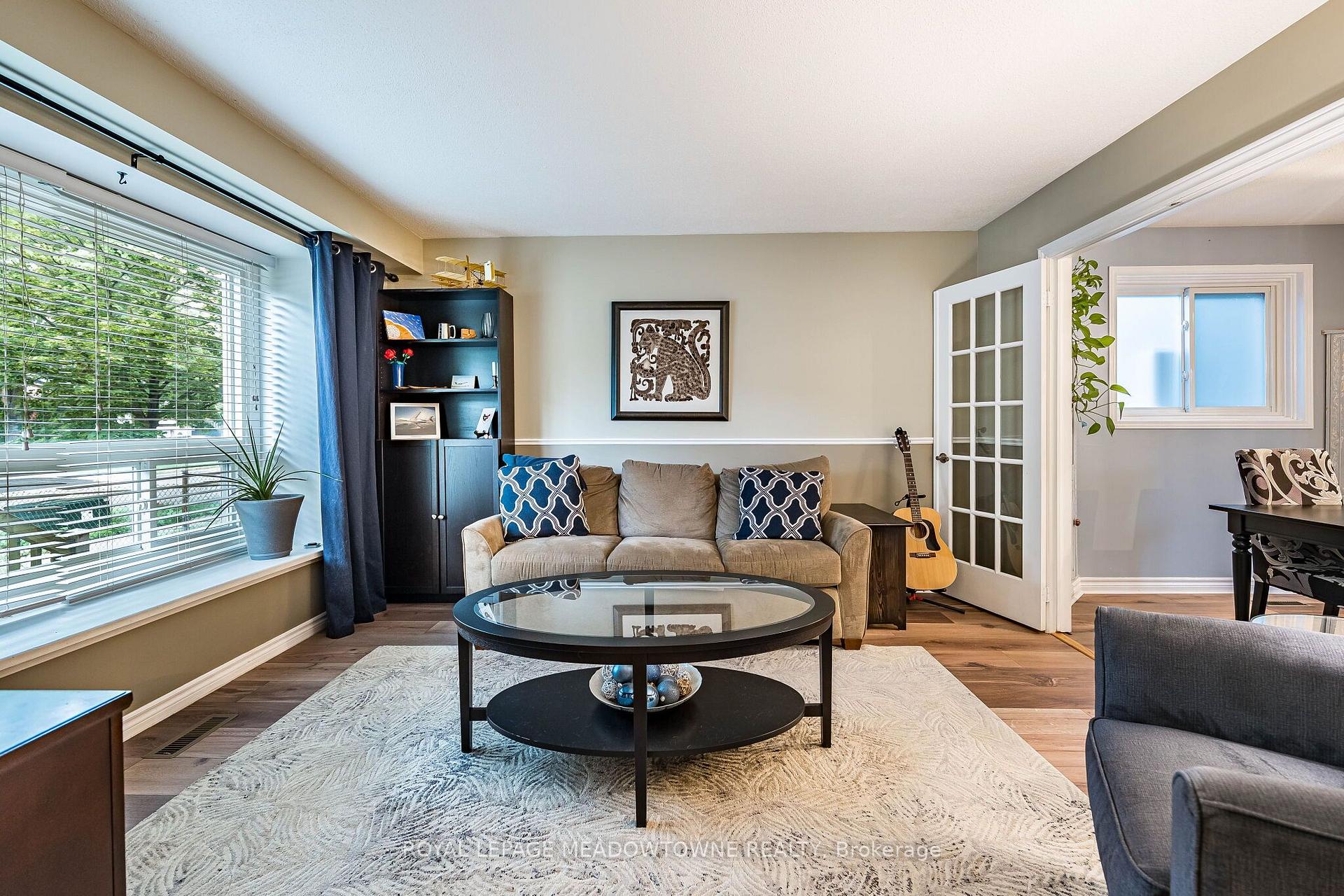 Photo 11 of 37 Salisbury Circle, Brampton, Brampton North — HOMEH