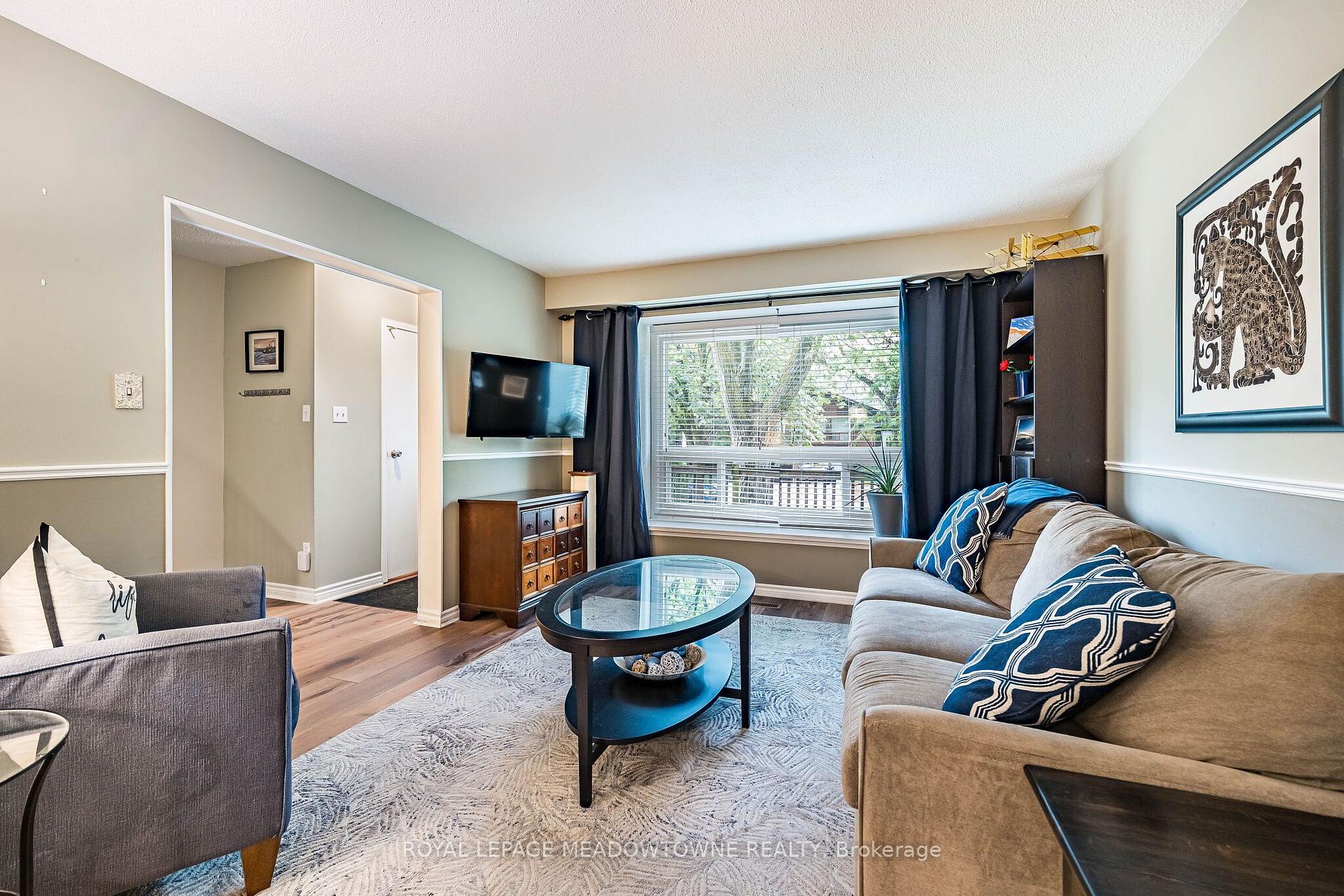 Photo 13 of 37 Salisbury Circle, Brampton, Brampton North — HOMEH