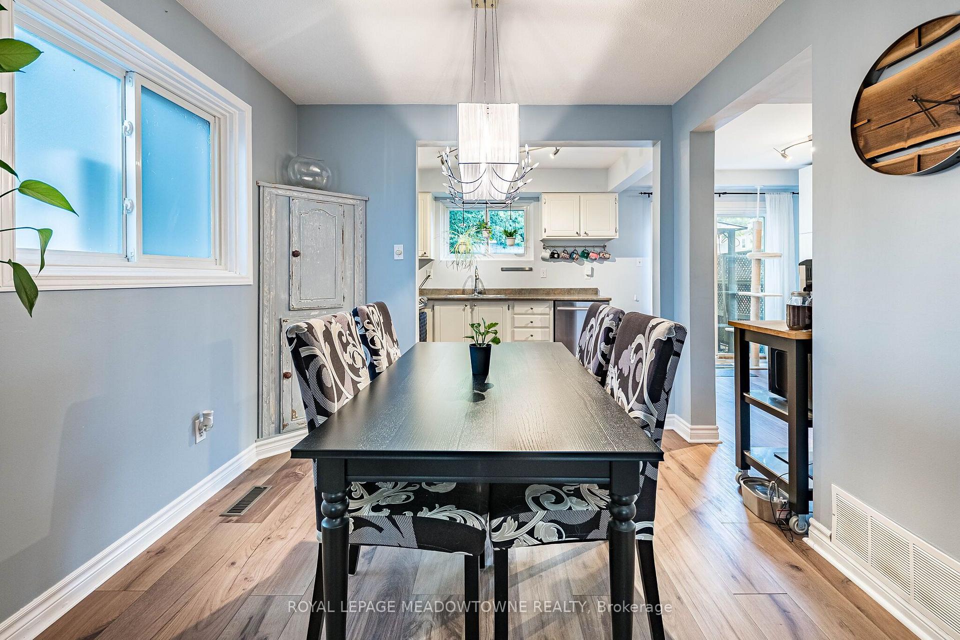 Photo 15 of 37 Salisbury Circle, Brampton, Brampton North — HOMEH