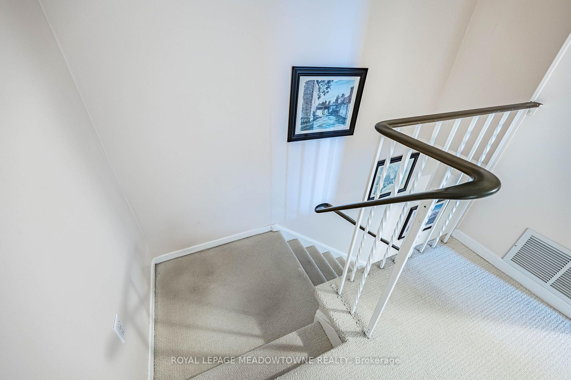 Photo 26 of 37 Salisbury Circle, Brampton, Brampton North — HOMEH