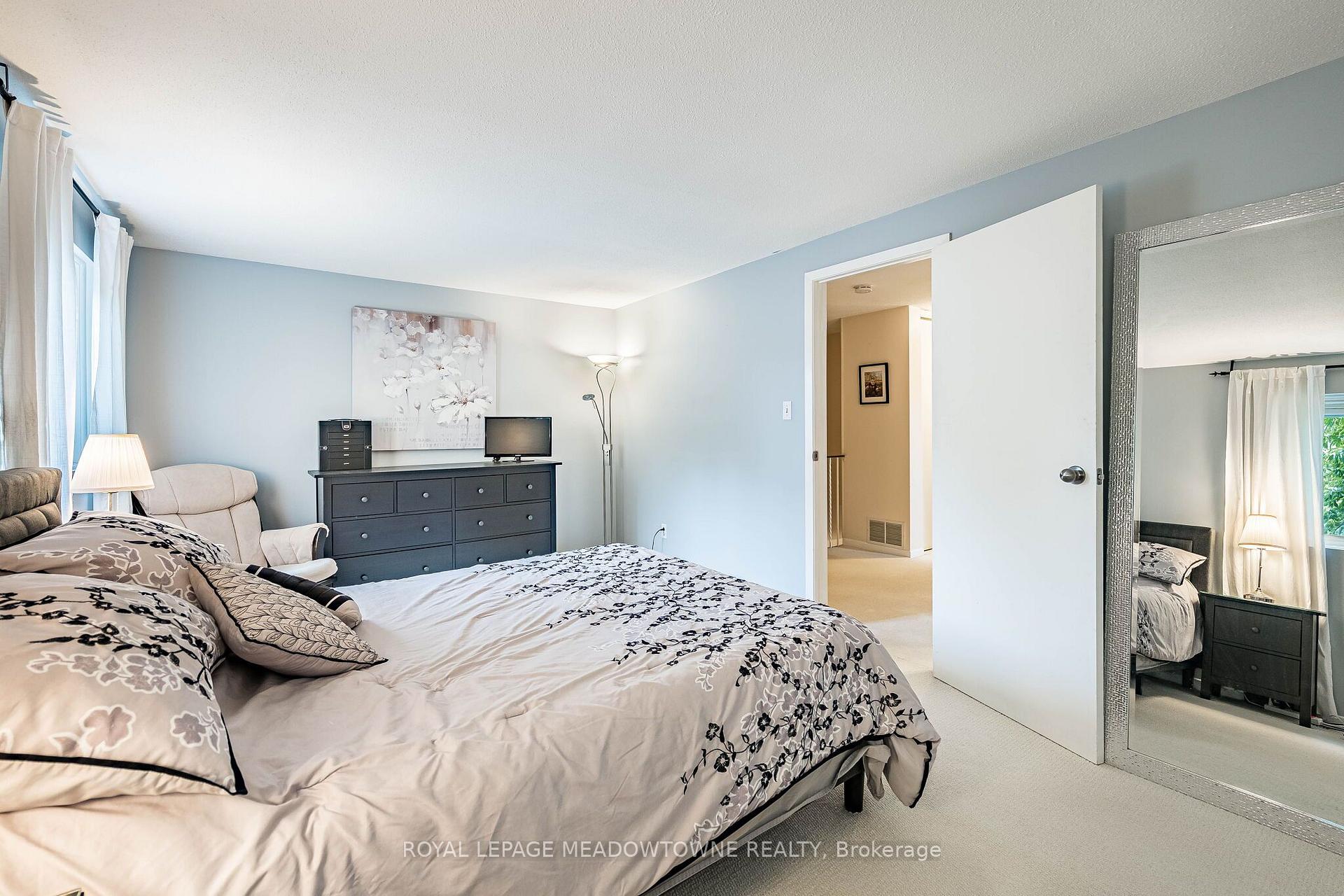 Photo 29 of 37 Salisbury Circle, Brampton, Brampton North — HOMEH