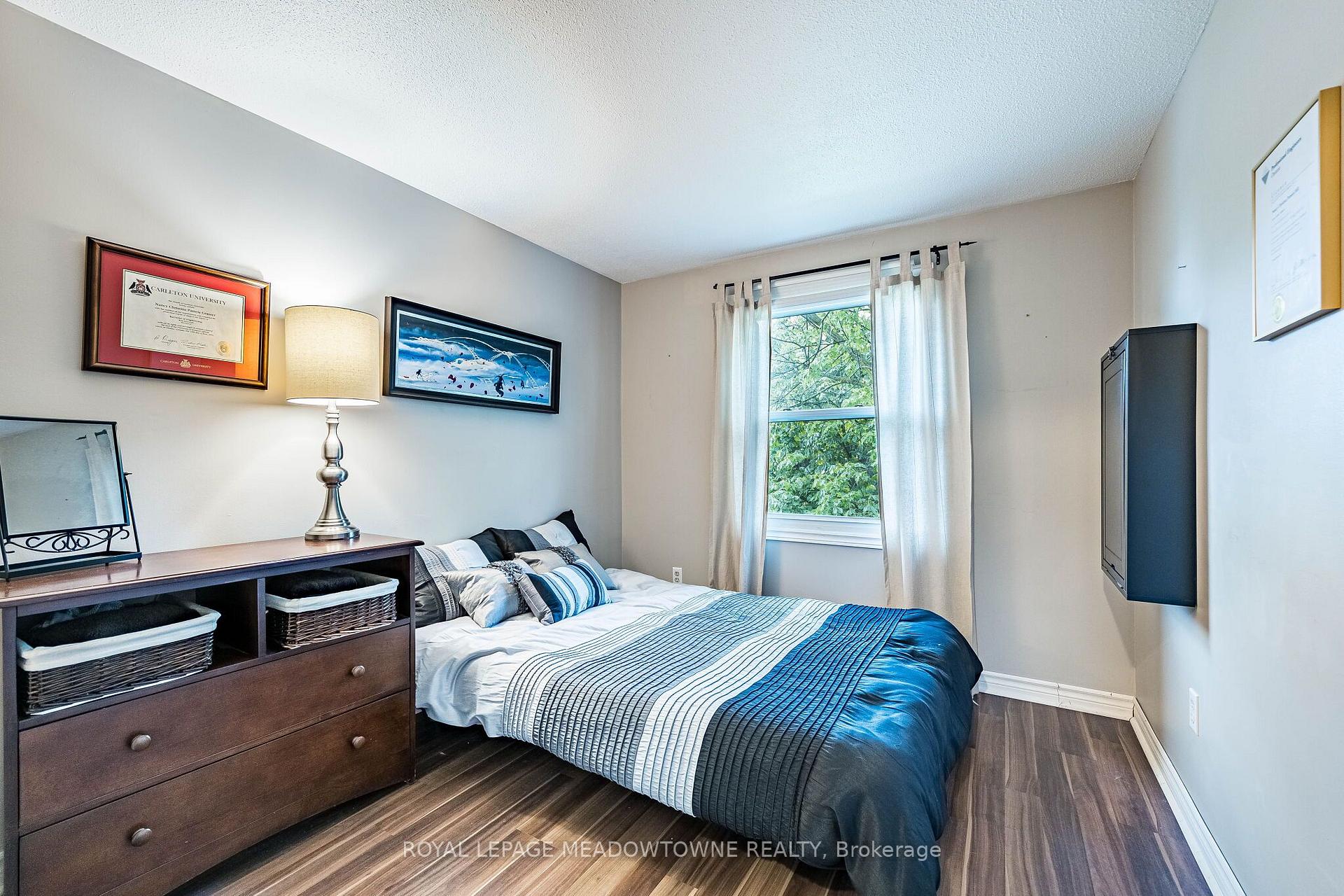 Photo 32 of 37 Salisbury Circle, Brampton, Brampton North — HOMEH