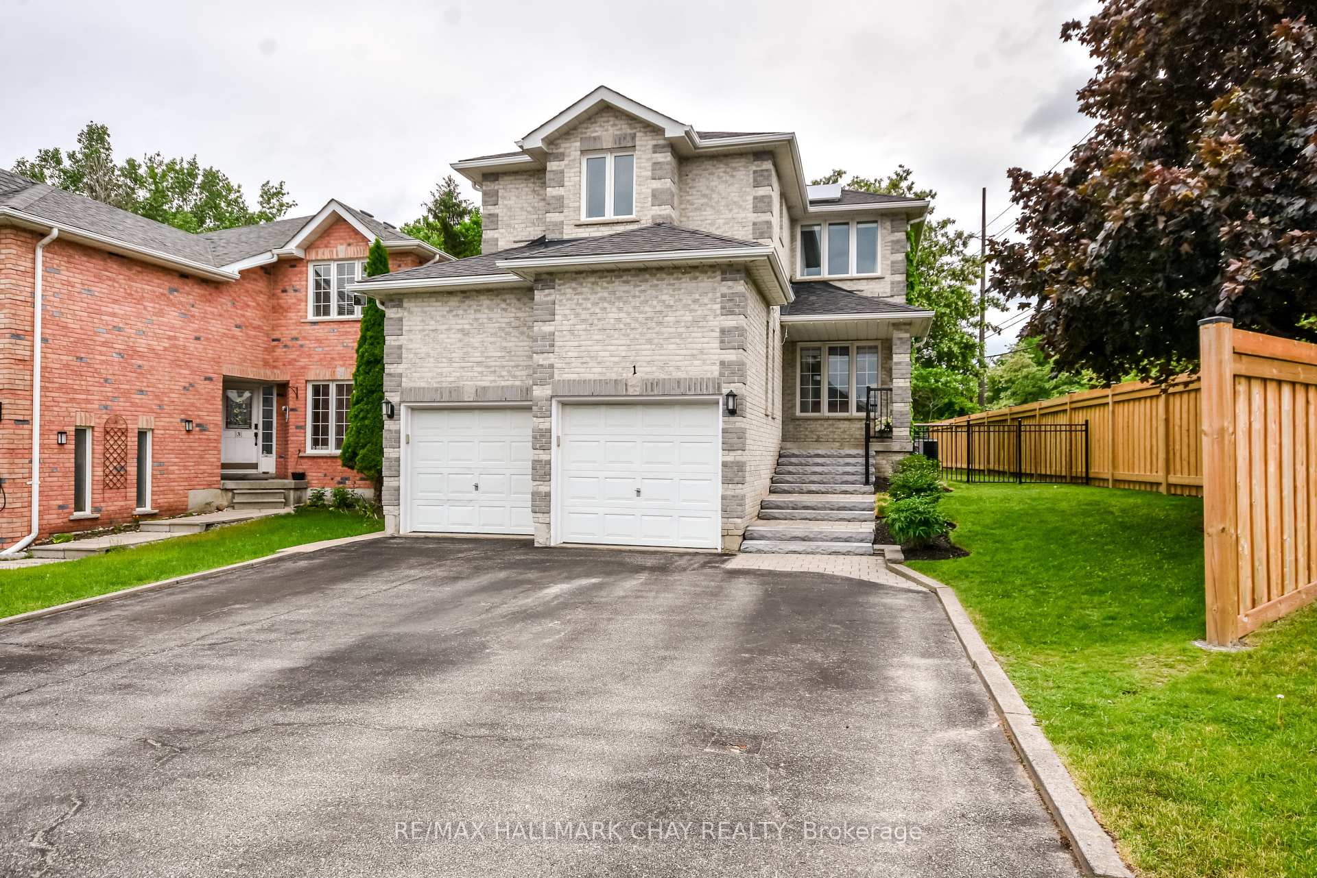 Photo 3 of 1 Hawkins Drive, Barrie, Ardagh — HOMEH