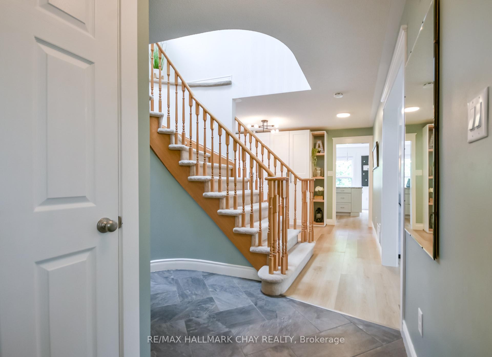 Photo 6 of 1 Hawkins Drive, Barrie, Ardagh — HOMEH