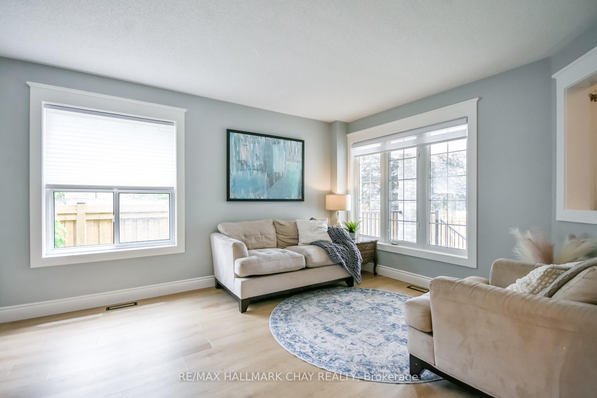 Photo 7 of 1 Hawkins Drive, Barrie, Ardagh — HOMEH