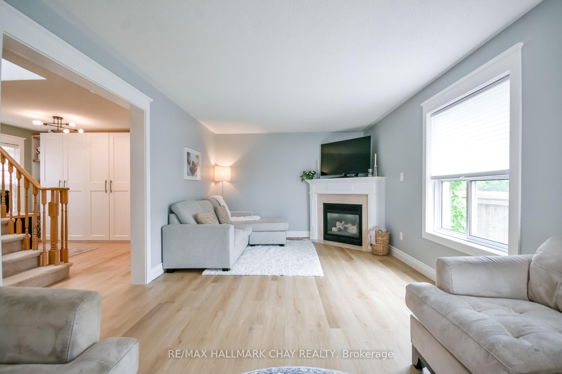 Photo 9 of 1 Hawkins Drive, Barrie, Ardagh — HOMEH