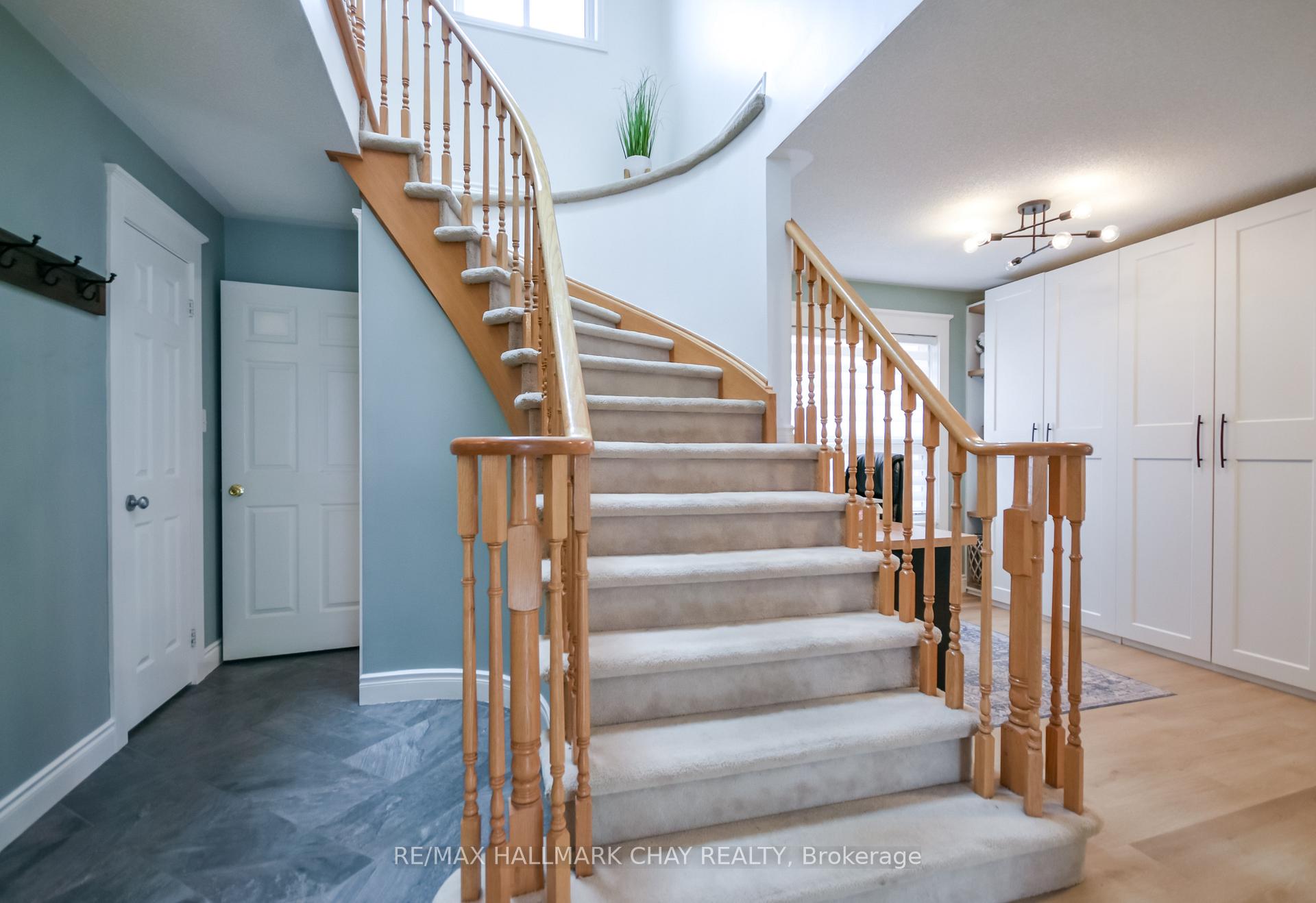 Photo 10 of 1 Hawkins Drive, Barrie, Ardagh — HOMEH