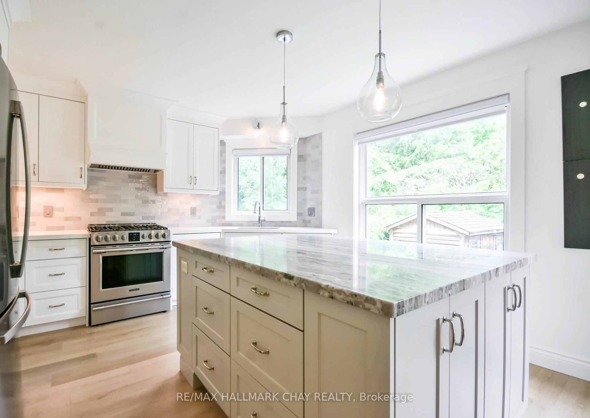 Photo 13 of 1 Hawkins Drive, Barrie, Ardagh — HOMEH