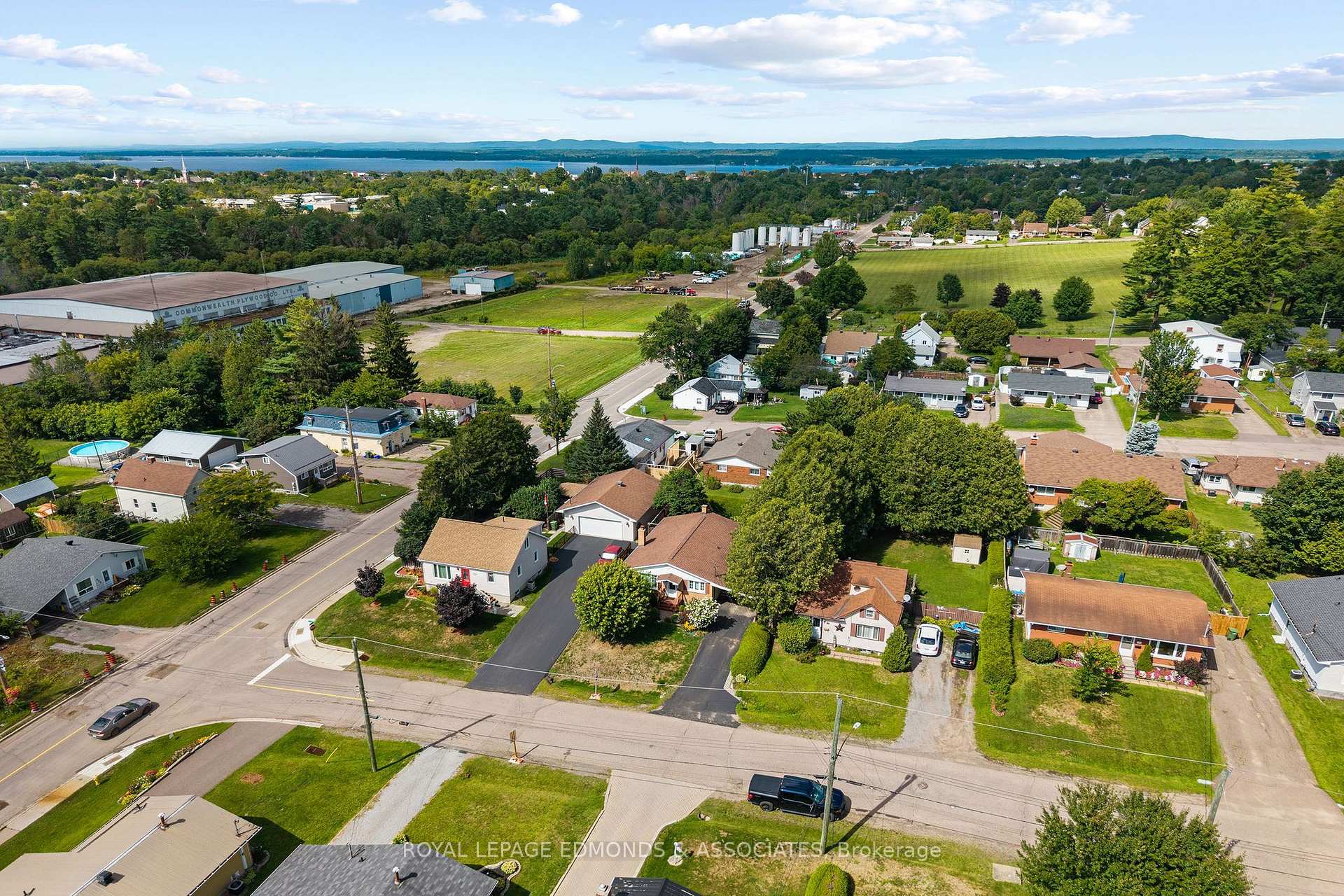Photo 4 of 105 Ellis Avenue, Pembroke, Pembroke — HOMEH