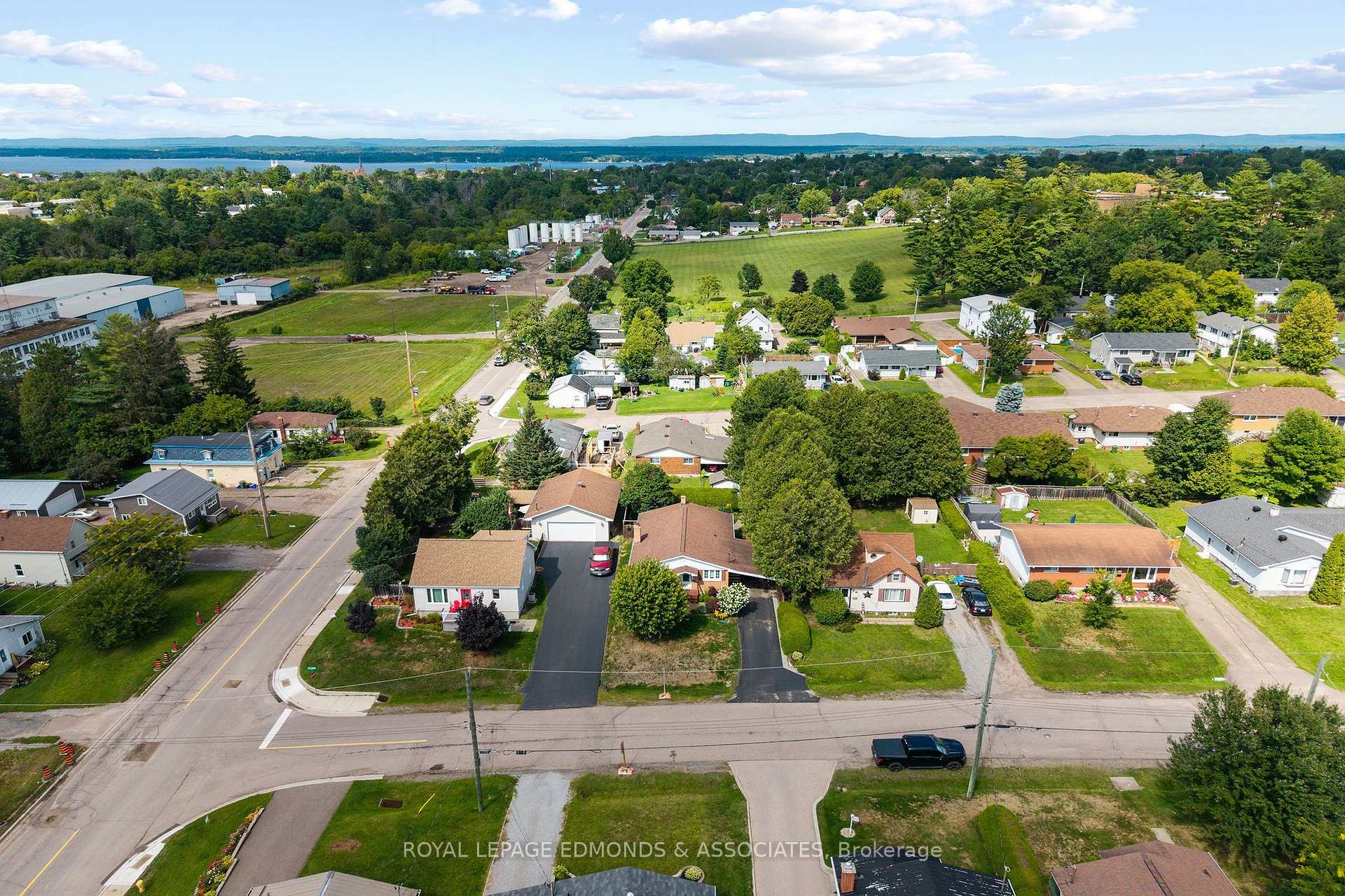 Photo 5 of 105 Ellis Avenue, Pembroke, Pembroke — HOMEH