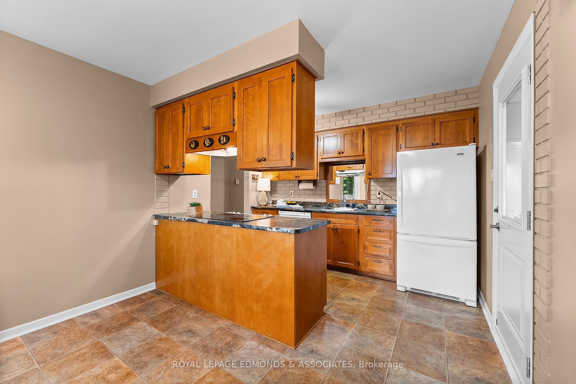 Photo 13 of 105 Ellis Avenue, Pembroke, Pembroke — HOMEH