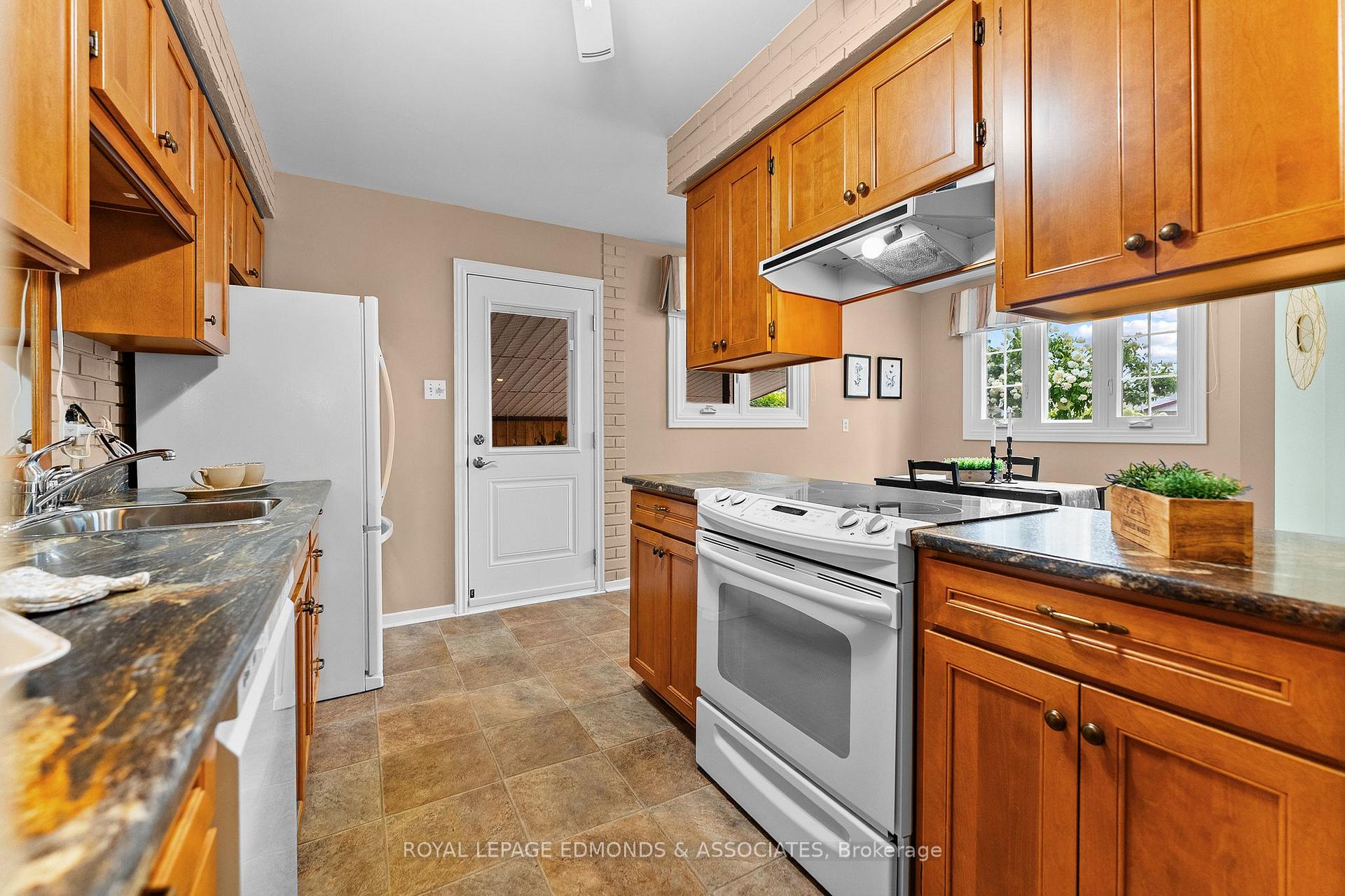 Photo 16 of 105 Ellis Avenue, Pembroke, Pembroke — HOMEH