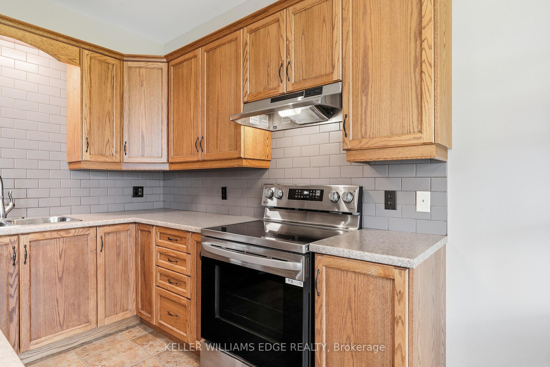 Photo 21 of 31 Streamside Drive, West Lincoln, Smithville — HOMEH