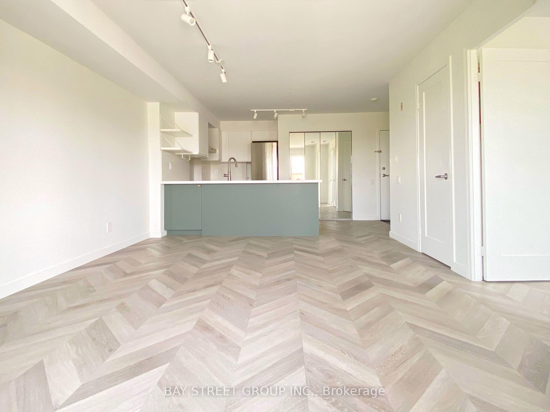 Photo 2 of Unit 402, 140 Bathurst Street, Toronto, Niagara — HOMEH