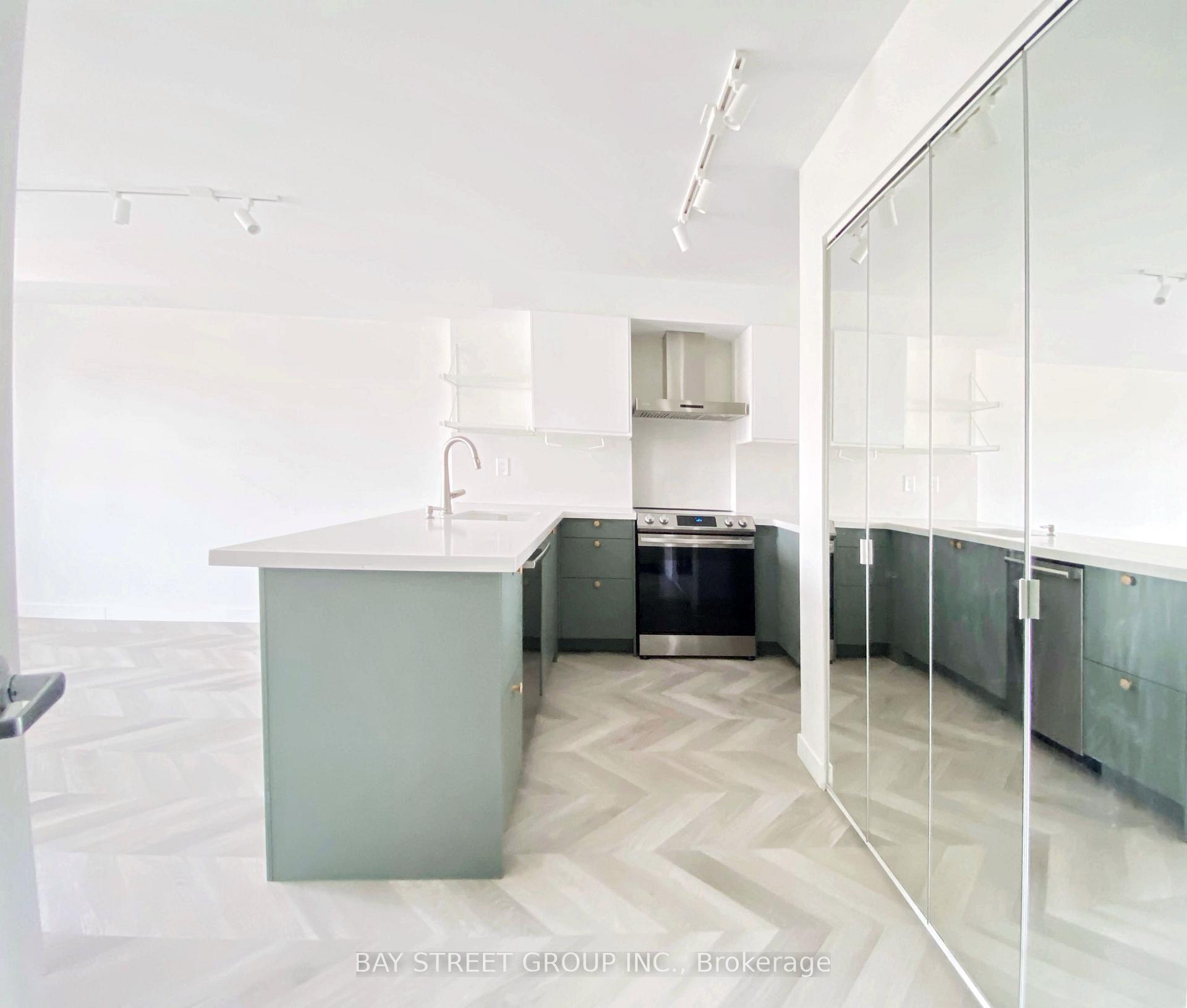 Photo 3 of Unit 402, 140 Bathurst Street, Toronto, Niagara — HOMEH