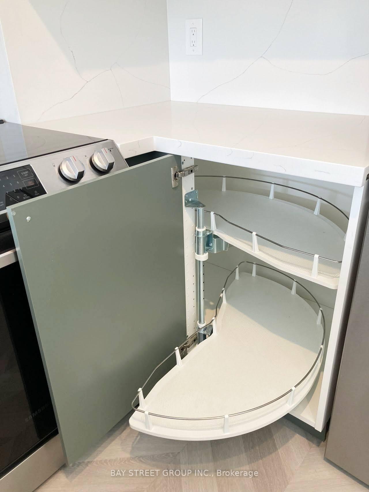 Photo 5 of Unit 402, 140 Bathurst Street, Toronto, Niagara — HOMEH