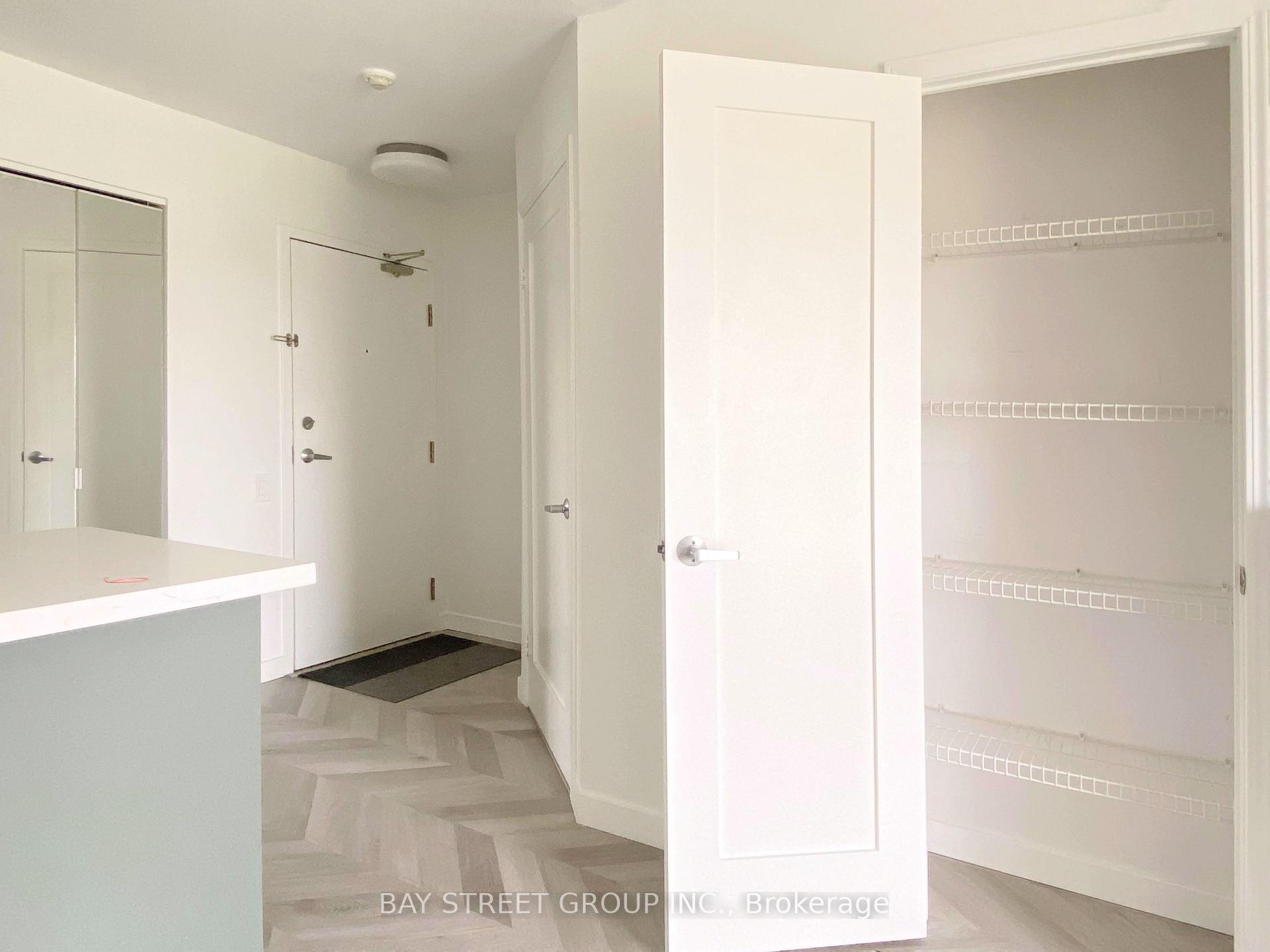 Photo 10 of Unit 402, 140 Bathurst Street, Toronto, Niagara — HOMEH
