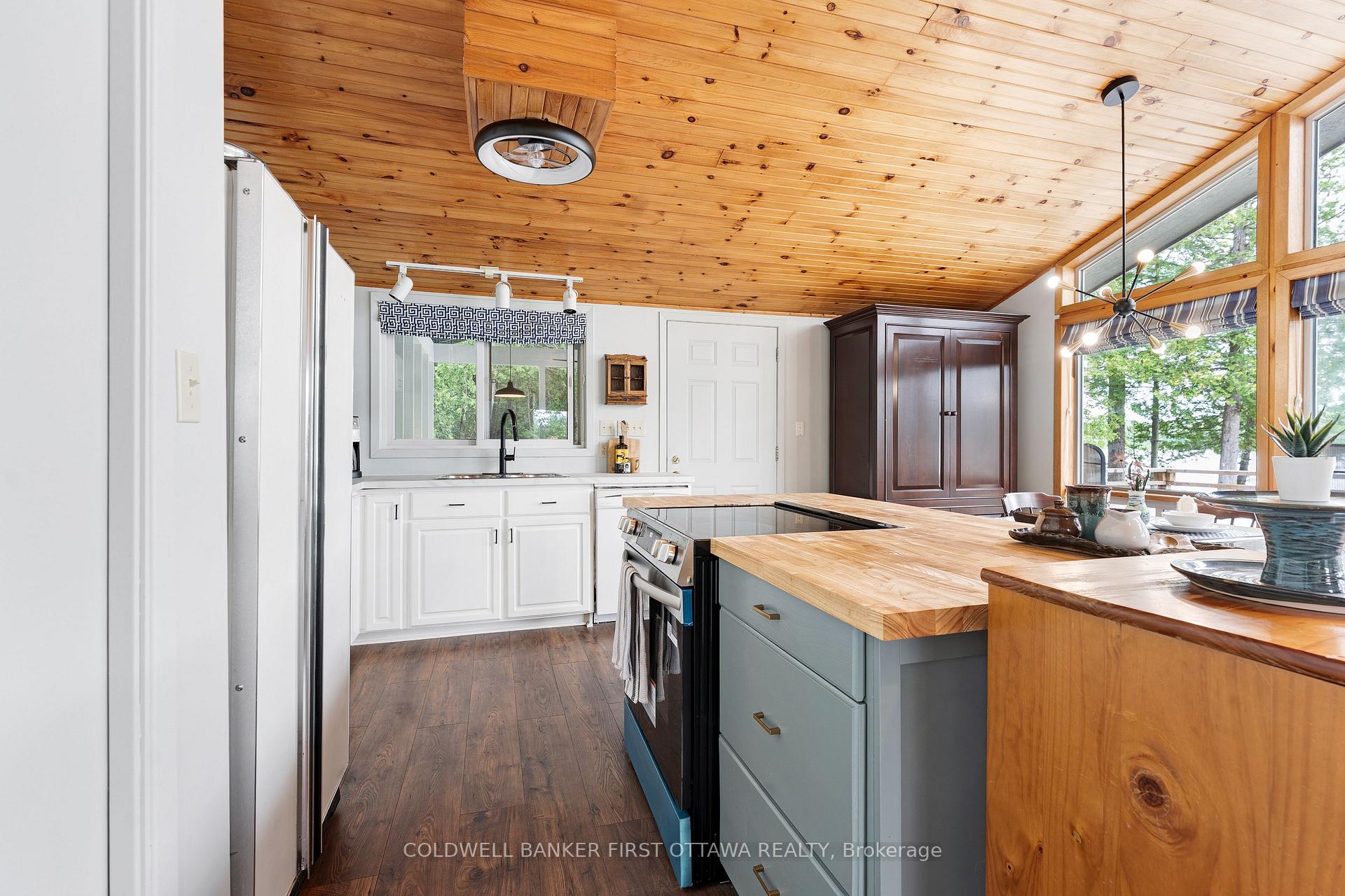 Photo 11 of 1271 Parsons Lane, Frontenac, Frontenac North — HOMEH