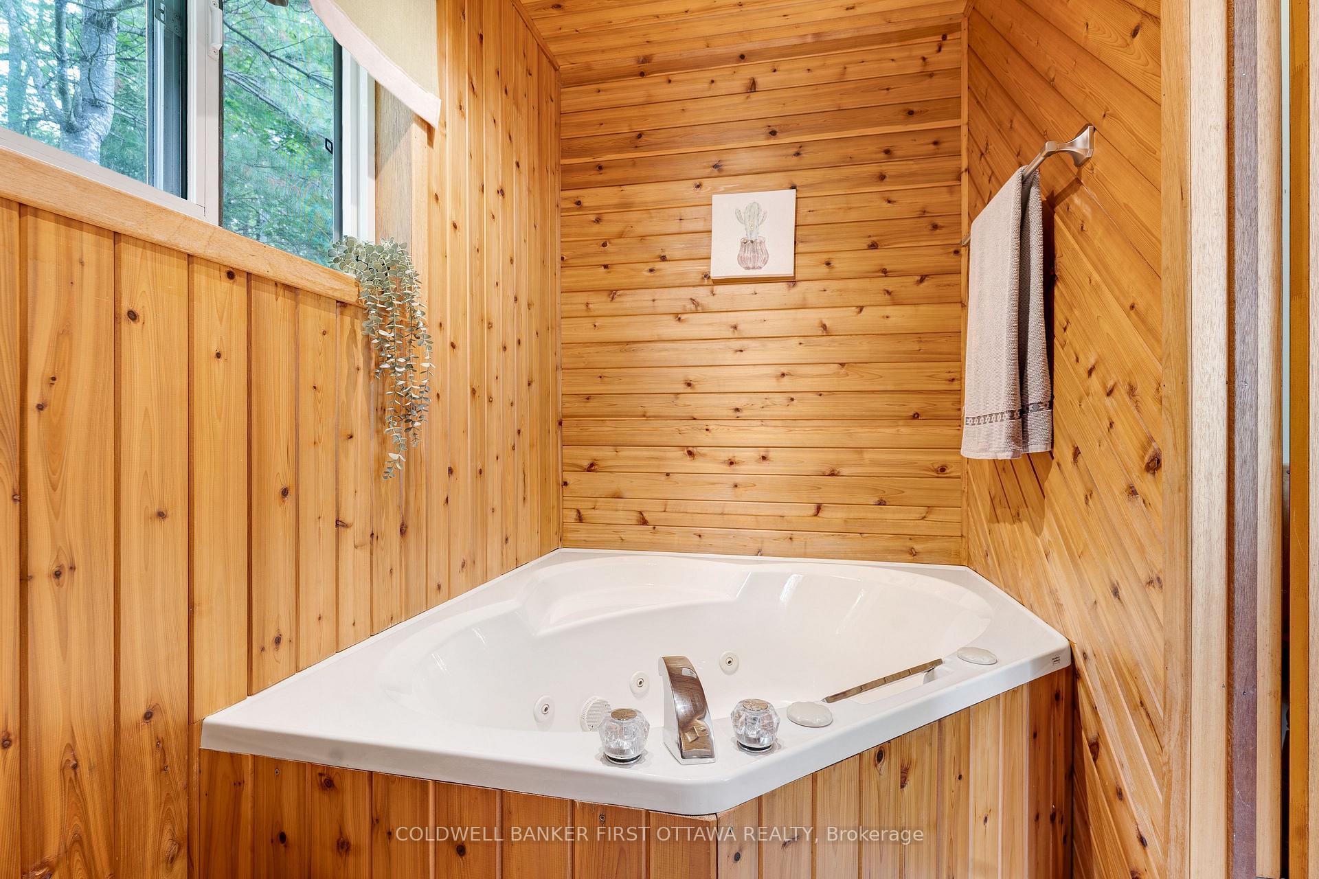Photo 16 of 1271 Parsons Lane, Frontenac, Frontenac North — HOMEH