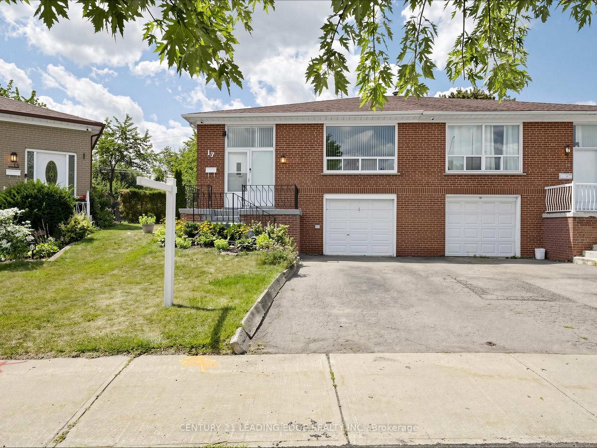 Photo 2 of 17 Tinton Crescent, Etobicoke, Mount Olive-Silverstone-Jamestown — HOMEH