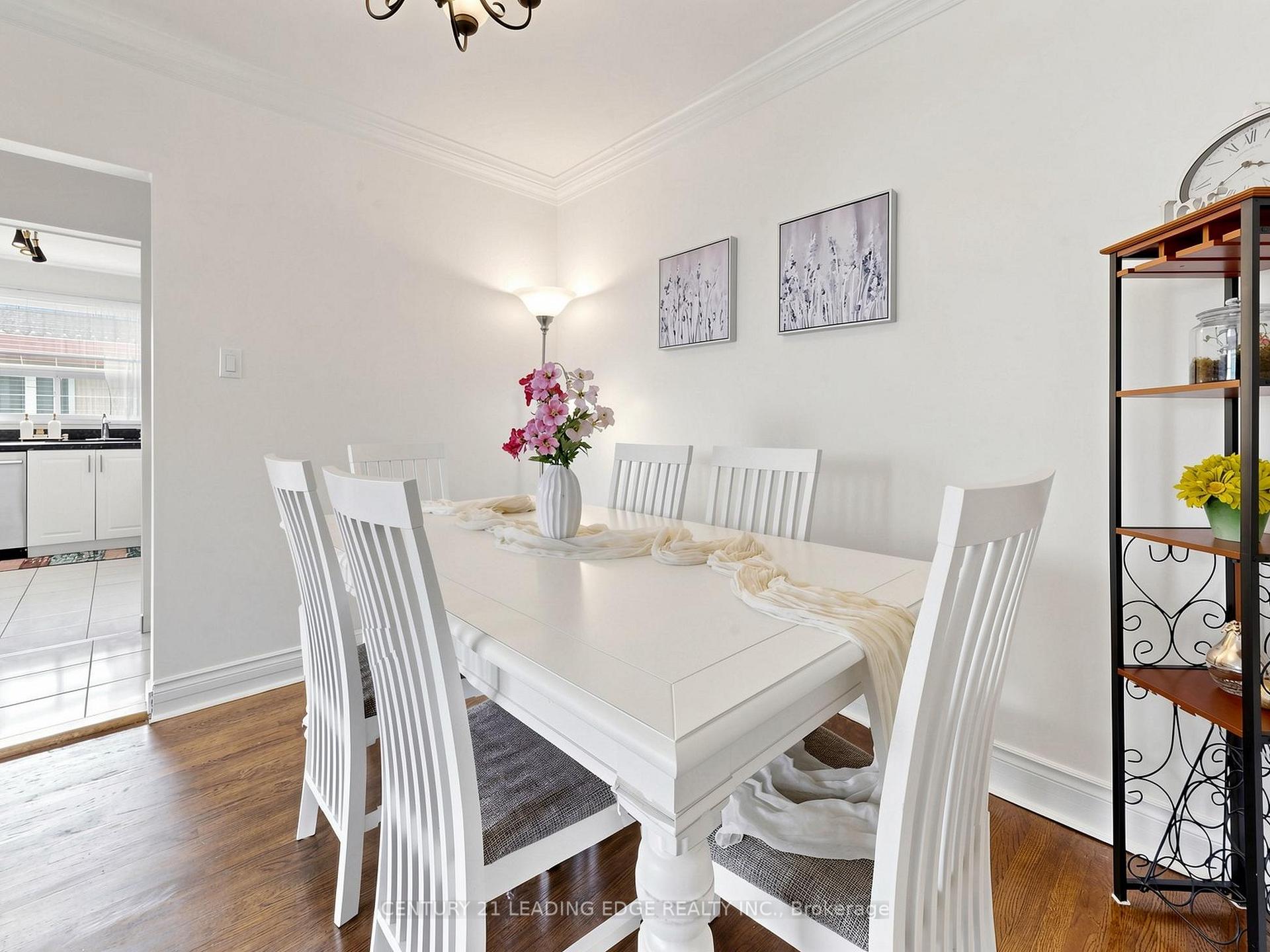 Photo 7 of 17 Tinton Crescent, Etobicoke, Mount Olive-Silverstone-Jamestown — HOMEH