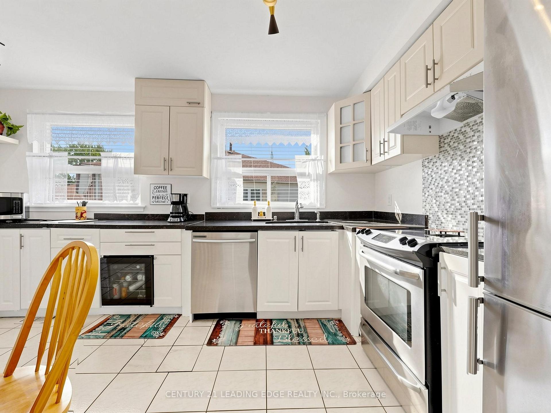 Photo 9 of 17 Tinton Crescent, Etobicoke, Mount Olive-Silverstone-Jamestown — HOMEH