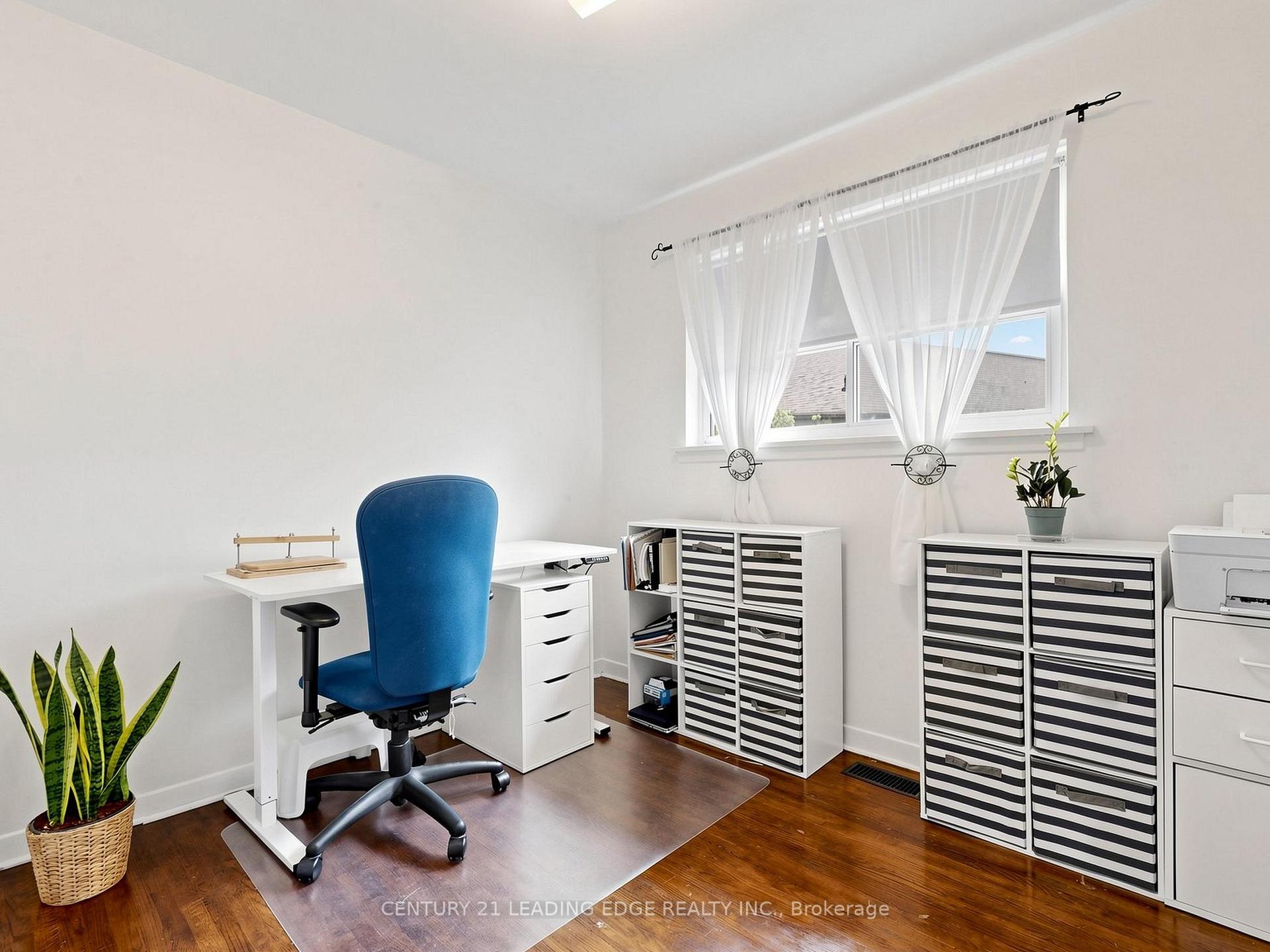 Photo 16 of 17 Tinton Crescent, Etobicoke, Mount Olive-Silverstone-Jamestown — HOMEH
