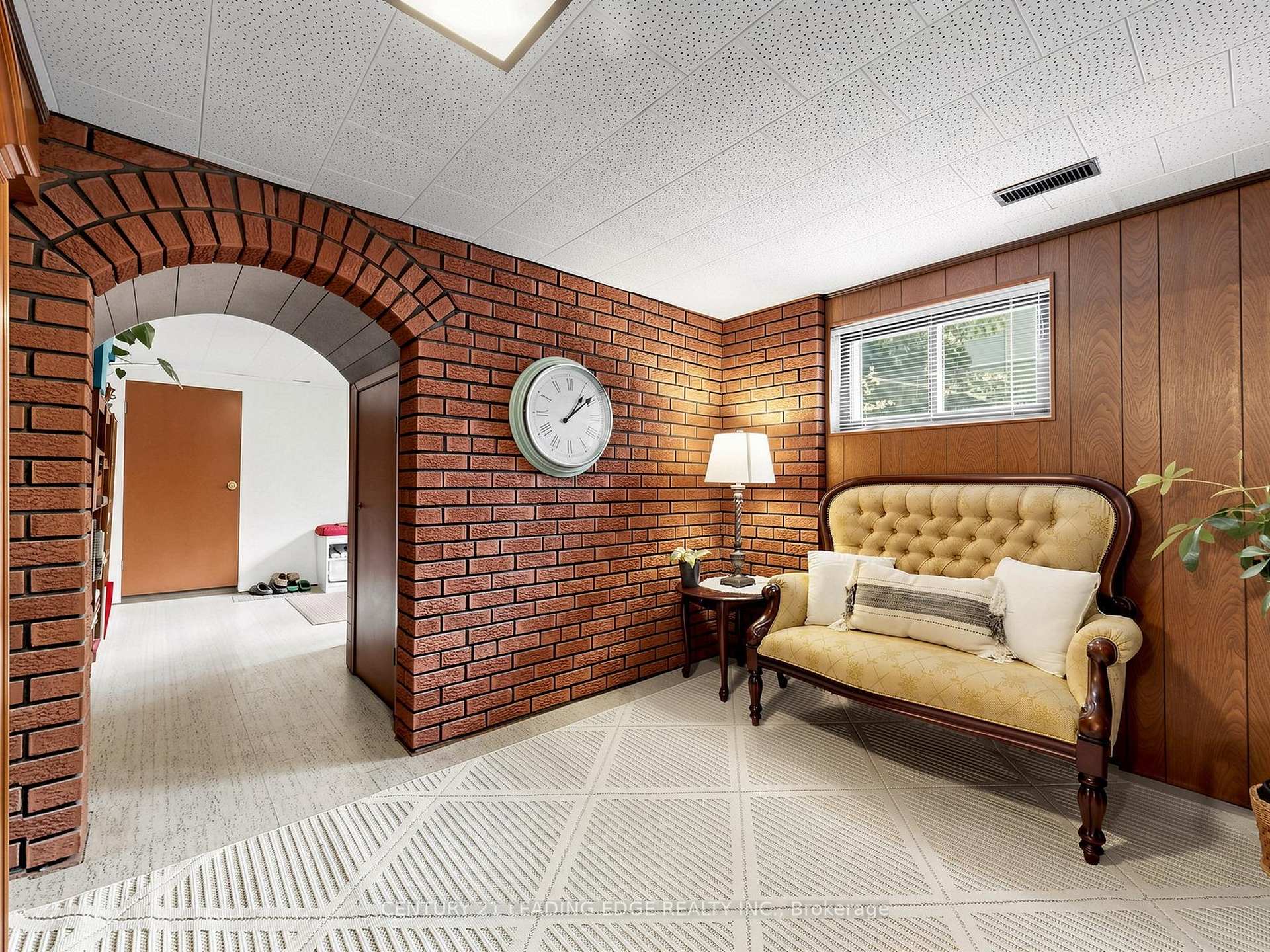 Photo 19 of 17 Tinton Crescent, Etobicoke, Mount Olive-Silverstone-Jamestown — HOMEH