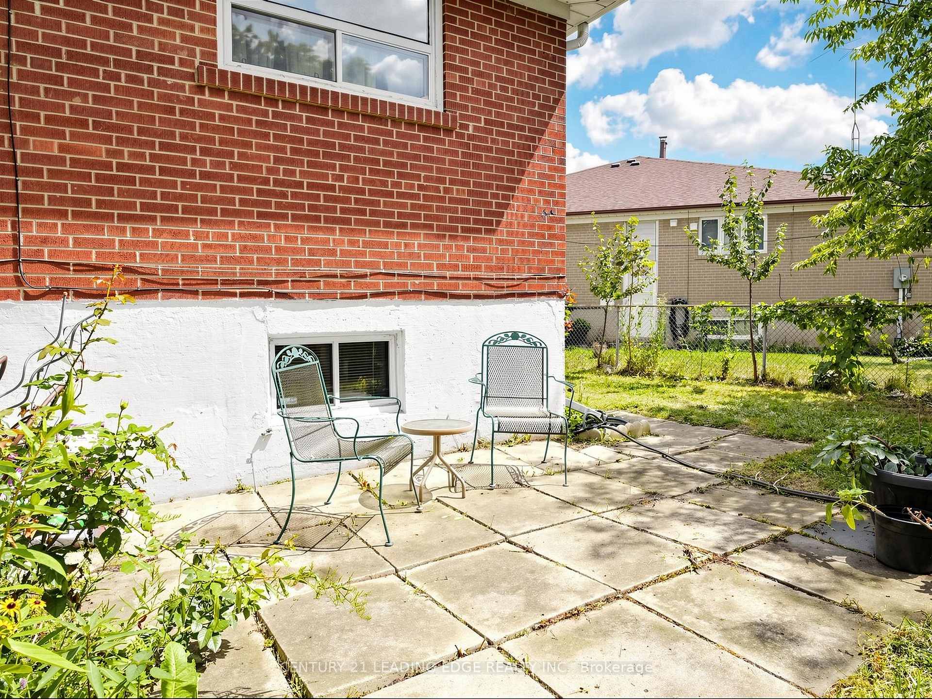 Photo 24 of 17 Tinton Crescent, Etobicoke, Mount Olive-Silverstone-Jamestown — HOMEH