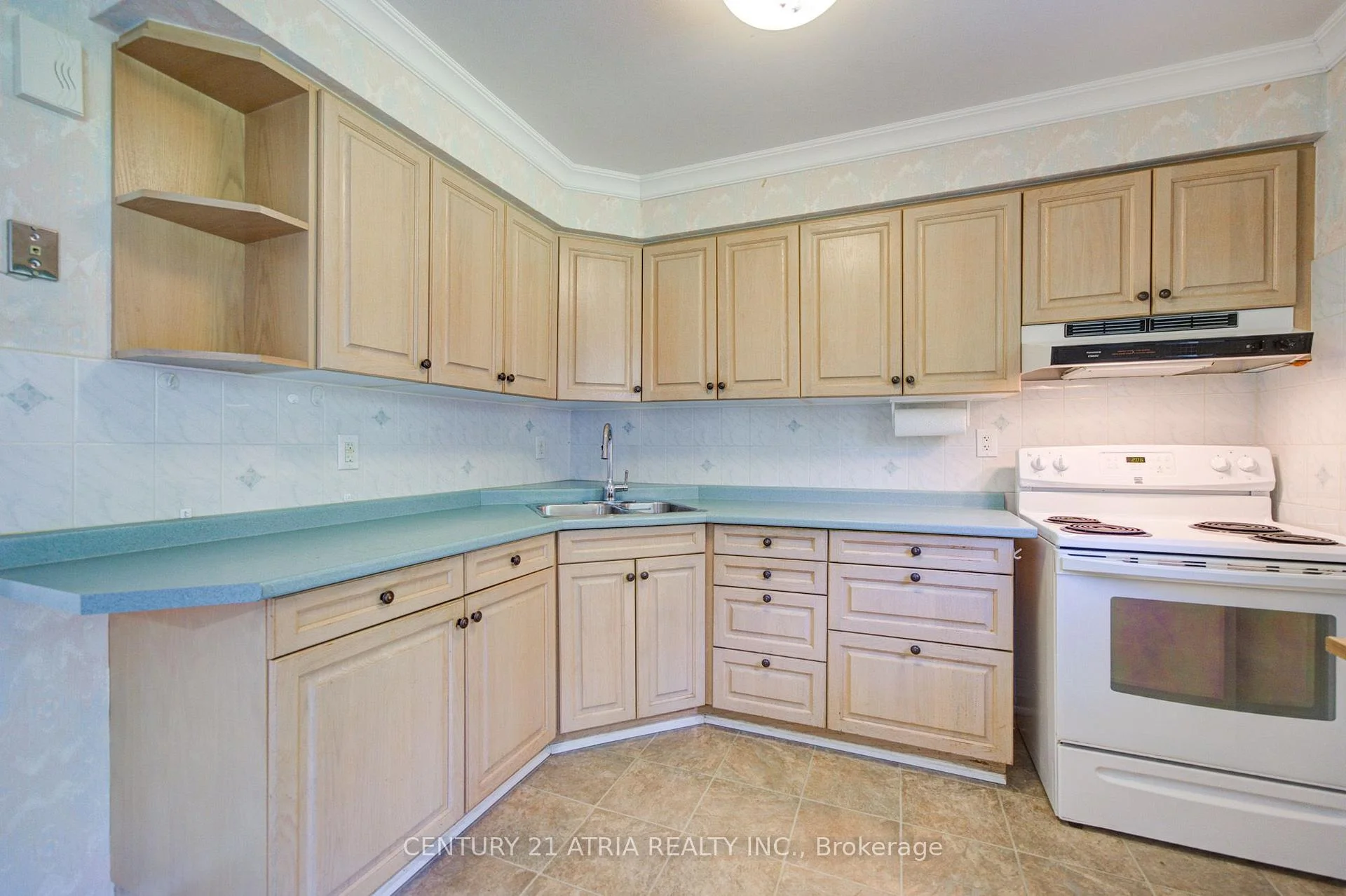 Photo 10 of 141 Hollyberry Trail, North York, Hillcrest Village — HOMEH